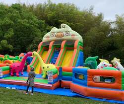 「大泉緑地で最大1500基のランタンが夜空を彩る幻想的なイベント　遊具＆縁日＆グルメも」の写真