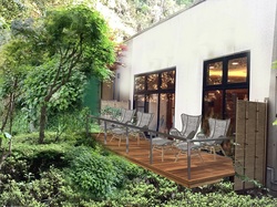 春夏秋冬をテーマにした4種の「岩盤浴」（有料）では、外気浴を楽しめる専用テラスが設置されています（イメージ）