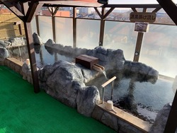 「左楽風呂」には、源泉かけ流しと天然温泉循環式浴槽の2つの天望露天風呂があります