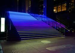 「品川シーズンテラスで10周年記念イルミネーション開催　音楽連動の光の演出へ進化」の写真