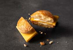 「羽田空港に「キャプテンスイーツバーガー」が期間限定OPEN！　カービィコラボも」の写真