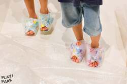 「奇妙でかわいいクリスマス支度！　立川PLAY! PARKで親子向け冬限定イベント開催」の写真