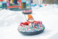 「【2025-2026】関東近郊スキー場のキッズパーク6選｜そり・雪遊びを家族で楽しめる！」の写真