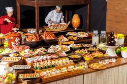 ディナーは、焼き・蒸し・茹でズワイガニ食べ放題　冬のひるぜん高原ビュッフェ