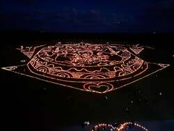 「福岡「国営海の中道海浜公園」でクリスマス　キャンドル1万本の光の地上絵が楽しめる」の写真