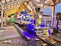 「福岡「国営海の中道海浜公園」でクリスマス　キャンドル1万本の光の地上絵が楽しめる」の写真