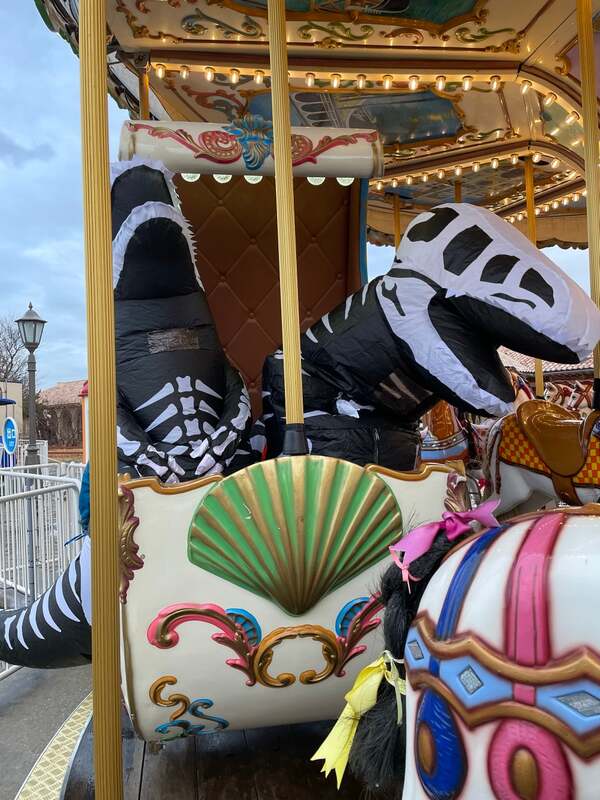 ティラ活アトラクション（メリーゴーランド）の様子