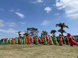 「神奈川県横須賀市のソレイユの丘で恐竜レース！　親子で楽しむ冬の大イベント」の写真