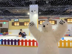 「【関東近郊】雪遊びができる屋内・人工雪スポット6選｜気軽にそり遊びや雪だるま作り」の写真