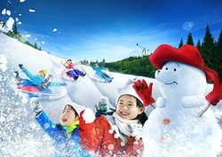 「【関東近郊】雪遊びができる屋内・人工雪スポット6選｜気軽にそり遊びや雪だるま作り」の写真