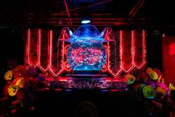 「銀座三越に金魚と花の幻想世界！　『アートアクアリウム美術館 GINZA』で冬の特別展」の写真