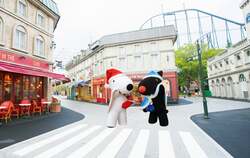 「パリの街並みでクリスマス体験　富士急ハイランドで冬のイベント開催」の写真