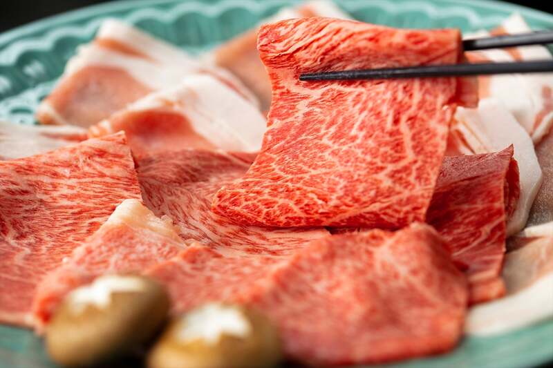 知黒牛と黒豚の食べ比べ