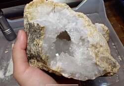 水晶がびっしり詰まったメガジオード