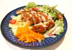リピート率ナンバーワン！じゅわっと旨辛なチキンオーバーライス