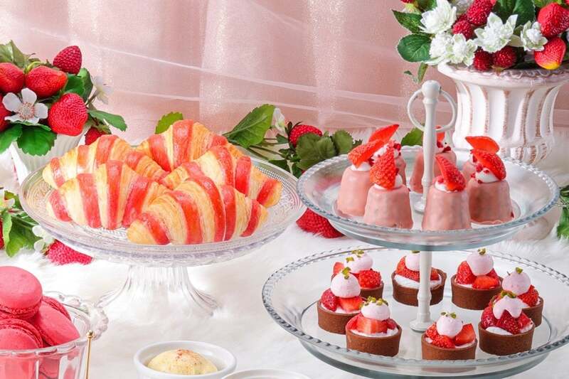 いちごクロワッサン（左）、いちごカヌレ（右上）