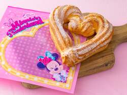 「東京ディズニーランドでミニーマウスの世界を満喫！　夜の特別演出も登場」の写真