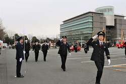 「三重県菰野町で新春恒例の消防出初式！ 　はしご車搭乗など親子で防災体験」の写真