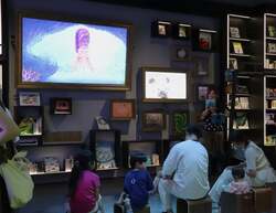 「神戸アトアで干支展2種を同時開催！　午年の福笑いと白蛇祭で楽しむ年末年始」の写真