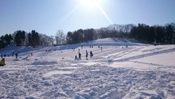 「【2025-2026】札幌で雪遊びができるスポット8選｜スキー場のキッズパーク＆公園も」の写真