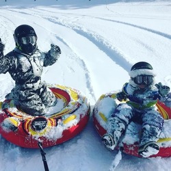 「【2025-2026】札幌で雪遊びができるスポット8選｜スキー場のキッズパーク＆公園も」の写真