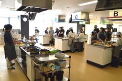 「京都市で親子料理教室！　漁師さんと学ぶ魚さばき体験＆海の幸を味わおう」の写真