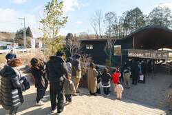 「栃木県那須町で食のマーケット「那須冬市」が開催　子供が楽しめるワークショップも！」の写真