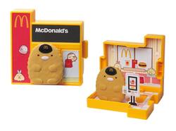 「最新ハッピーセットは「おさるのジョージ」＆「すみっコぐらし」 全種紹介！」の写真