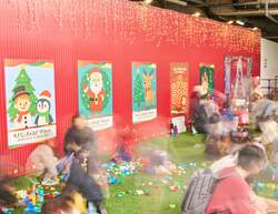 「横浜公園で入場無料のクリスマスイベント開催　親子で楽しめるグルメやふわふわ遊具も」の写真