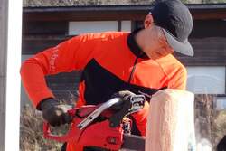 毎年恒例のチェーンソーアートショー