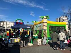 「食＆遊び＆体験も！京都・梅小路公園でXmasマルシェ　親子で楽しめる週末イベント」の写真