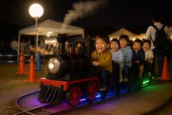 「食＆遊び＆体験も！京都・梅小路公園でXmasマルシェ　親子で楽しめる週末イベント」の写真