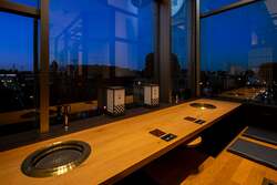 仙川の景色を眺めながらお食事可能なカウンター席