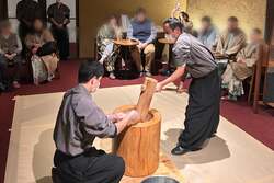 「箱根の旅館で過ごす年越し！　親子で書初め・餅つき・羽根つきなど日本文化を体験」の写真