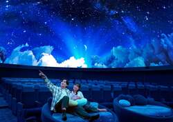 「元旦は500円オフ！　名古屋のプラネタリウム満天NAGOYAで親子一緒に新年の星空鑑賞」の写真