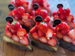 「横浜赤レンガ倉庫で人気のいちご祭りが2026年2月に開催決定！　過去最多45店舗が出店」の写真