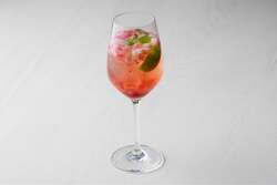 「親子で楽しめるストロベリーアフタヌーンティーブッフェが京都で開催！　土日祝日限定」の写真