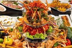 「札幌のホテルで北海道グルメ満喫！カニや海鮮、ステーキ食べ放題のディナーバイキング」の写真