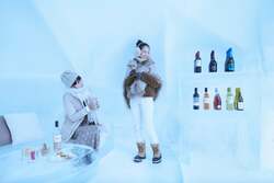 ホットドリンクなど氷のミニバーを楽しむ