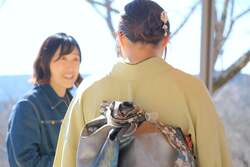 「いばらきフラワーパークでお正月イベント開催！　バラ1輪もらえる＆お餅のふるまいも」の写真