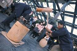 「いばらきフラワーパークでお正月イベント開催！　バラ1輪もらえる＆お餅のふるまいも」の写真