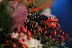 「いばらきフラワーパークでお正月イベント開催！　バラ1輪もらえる＆お餅のふるまいも」の写真