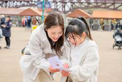 「埼玉・西武園ゆうえんちで年末年始イベント開催！　お餅つきやお正月遊びを親子満喫」の写真