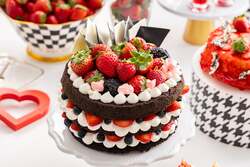 ストロベリー・ブラックドレス