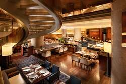 「ヒルトン東京で年に一度いちごスイーツビュッフェ　モノクロームのおしゃれ空間も満喫」の写真