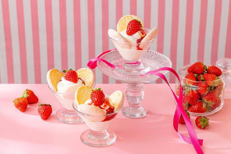 「パレス・オブ・ストロベリー」をビュッフェ限定のプティサイズでアレンジした「プティ・パレス・オブ・ストロベリー」