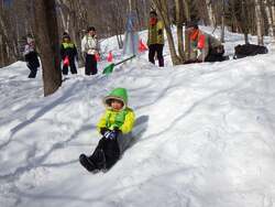 「札幌・滝野すずらん丘陵公園で冬期営業スタート　チューブそりなどの雪遊びが楽しめる」の写真