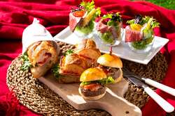 「神戸ポートピアホテルでいちごスイーツブッフェ！　親子で楽しむピクニック風デザート」の写真