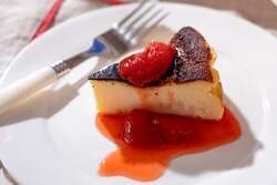 「神戸ポートピアホテルでいちごスイーツブッフェ！　親子で楽しむピクニック風デザート」の写真