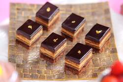 「ホテルニューオータニ大阪でいちごビュッフェ開催！　親子で贅沢スイーツ食べ放題」の写真